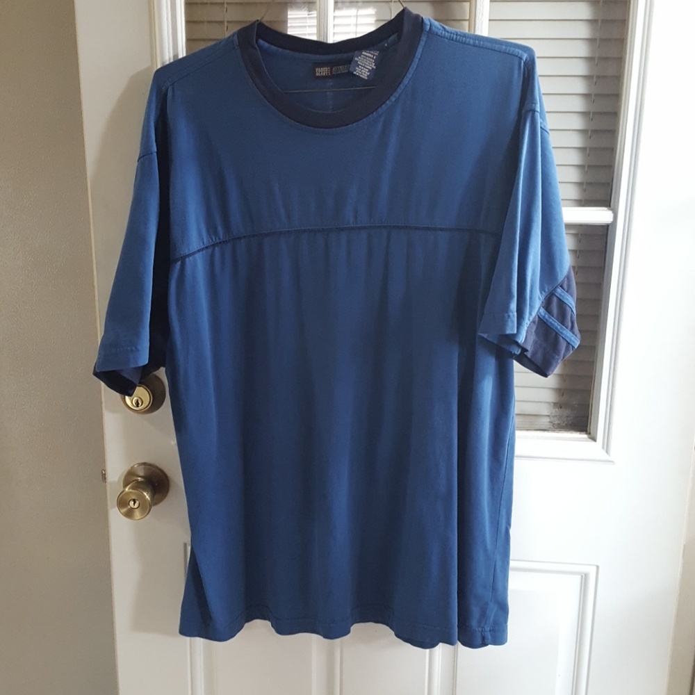 Mens large tee shirt